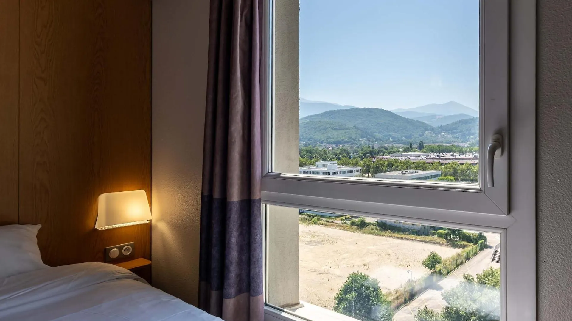 **  B&B HOTEL Grenoble Centre Alpexpo France