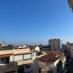 - Centre 3 Chambres 6 Personnes 4eme Etage Escalier - Sebastien Claire , Hyères France